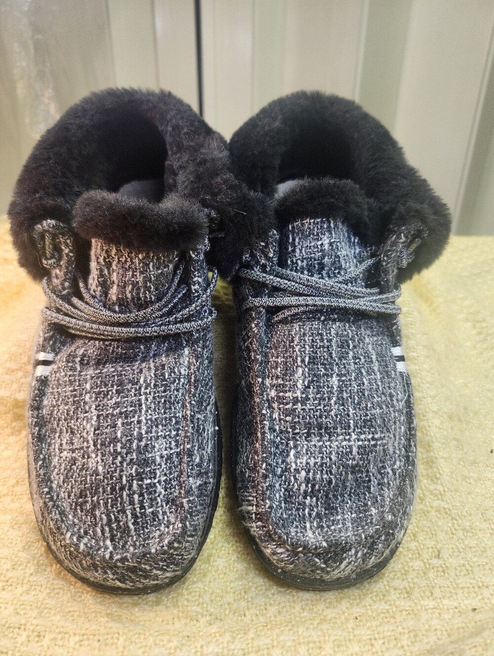 Women Black Faux-Fur Lined Slip-On Shoes